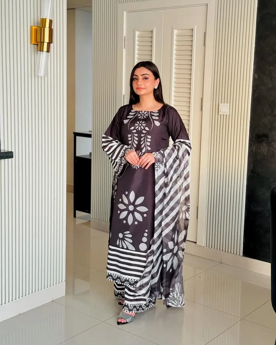 Stylish Women's Stitched Suit - 3 Pcs Digital Print Lawn Set in Black